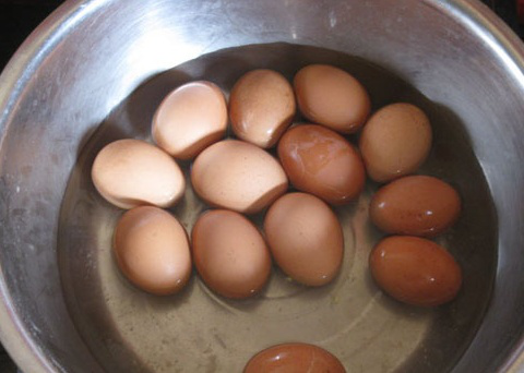 热水壶煮鸡蛋(热水壶煮鸡蛋后还能烧水喝吗)